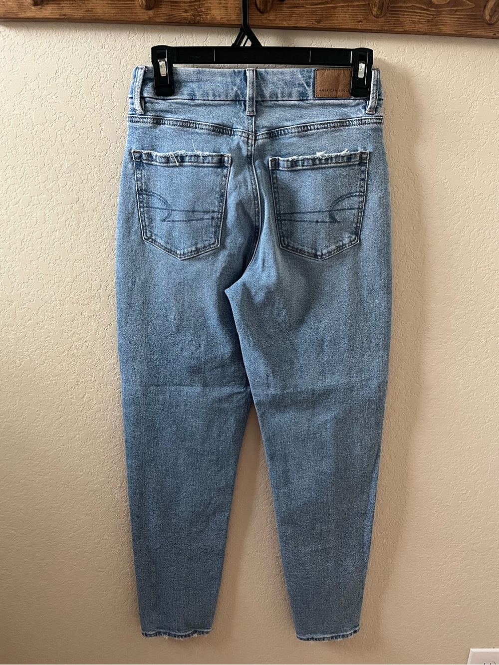 American Eagle Women’s Light Wash Strigid Jeans Size 0 Regular - Picture 5 of 9